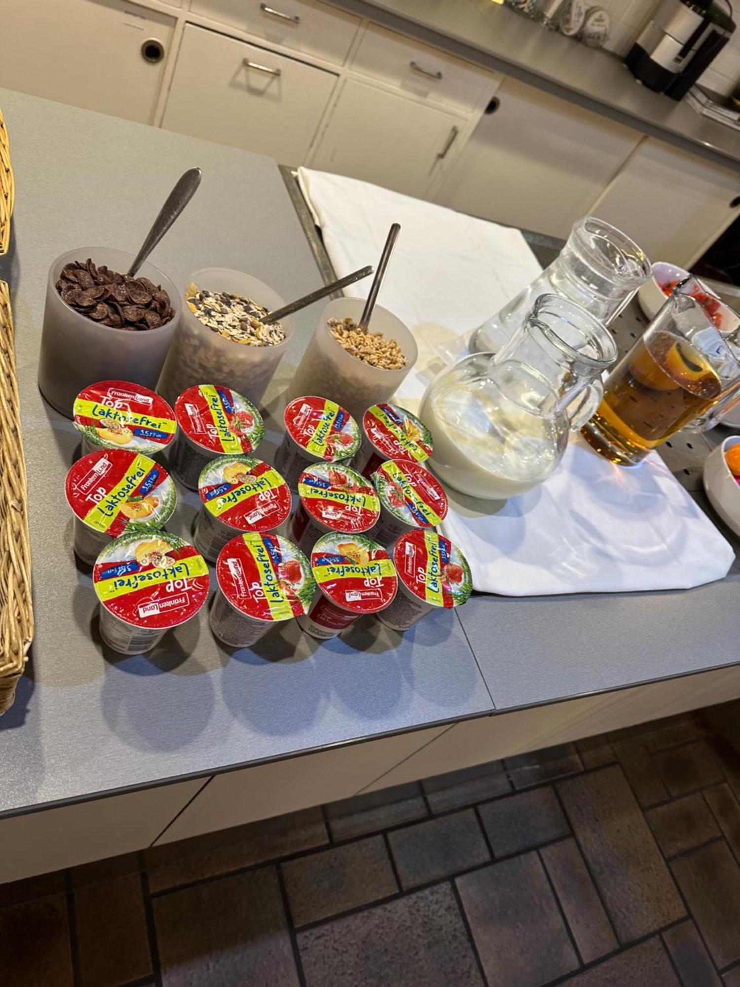Hotel Hellers Twenty Four I -24H-Check-In- Friedrichshafen Esterno foto