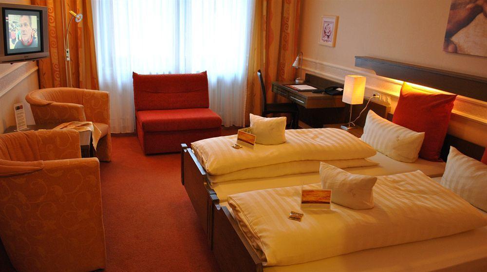 Hotel Hellers Twenty Four I -24H-Check-In- Friedrichshafen Esterno foto