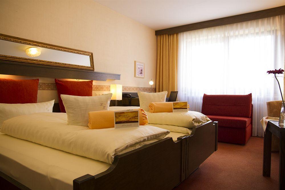 Hotel Hellers Twenty Four I -24H-Check-In- Friedrichshafen Esterno foto
