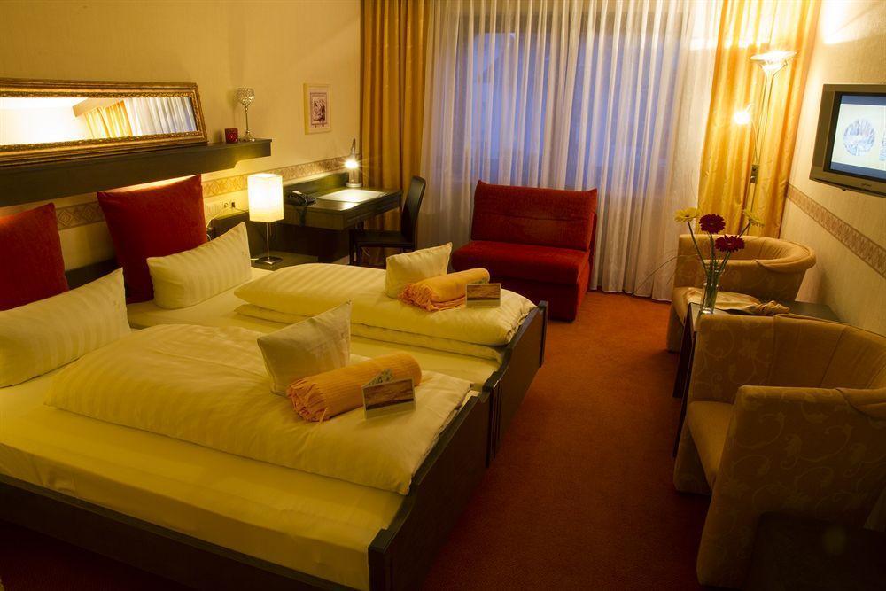 Hotel Hellers Twenty Four I -24H-Check-In- Friedrichshafen Esterno foto