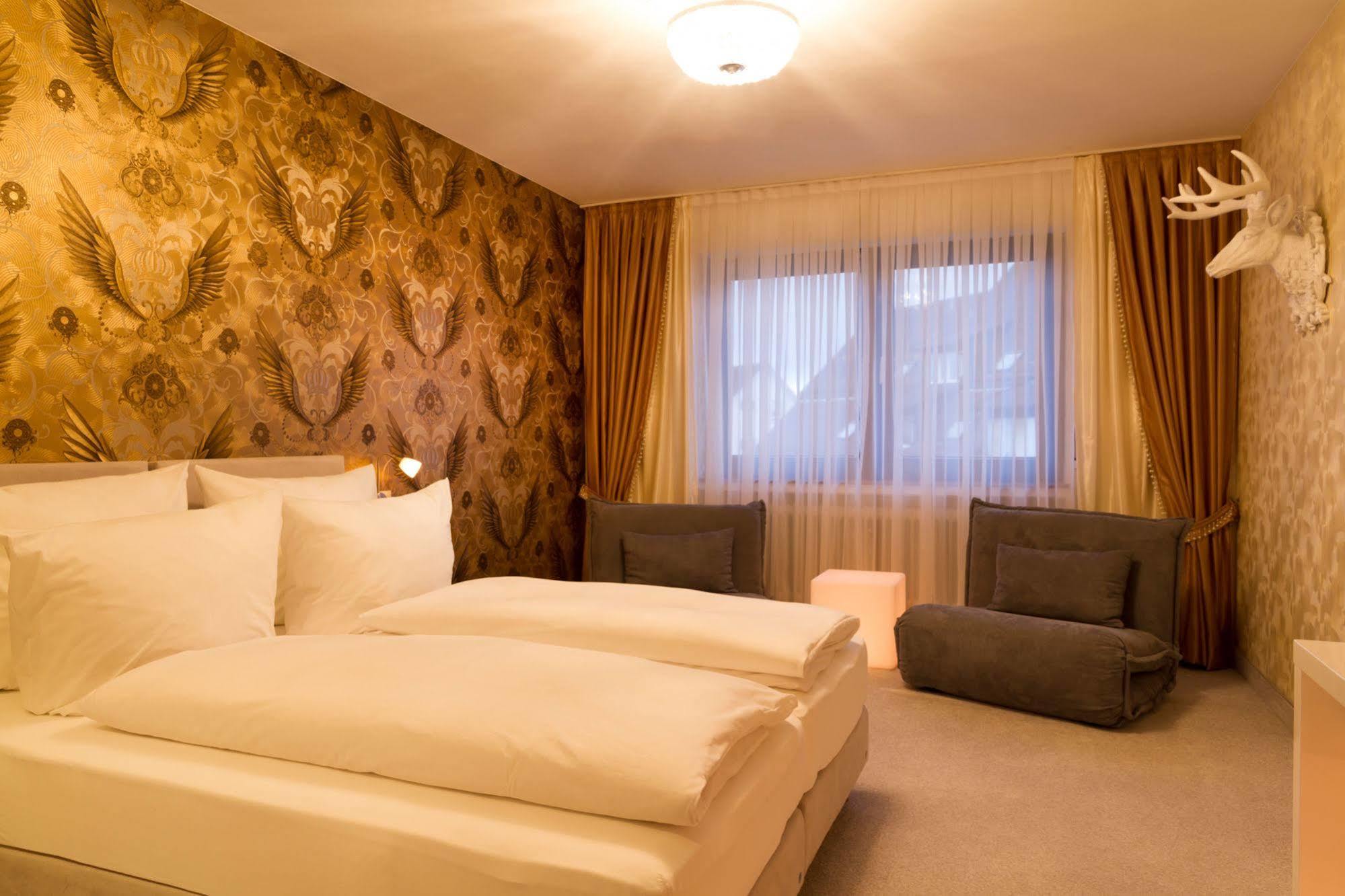 Hotel Hellers Twenty Four I -24H-Check-In- Friedrichshafen Esterno foto