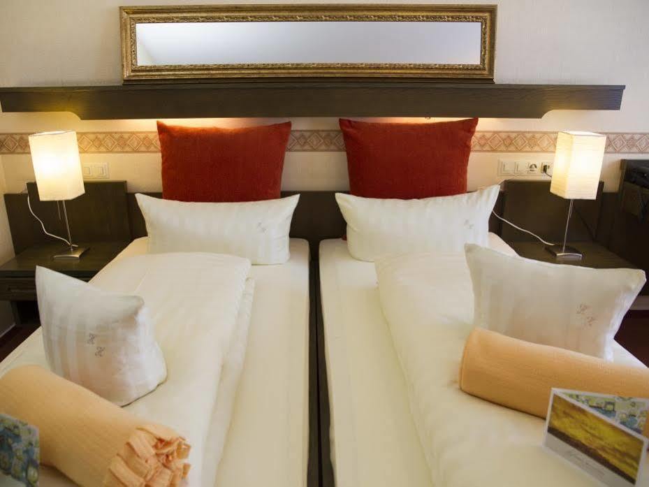 Hotel Hellers Twenty Four I -24H-Check-In- Friedrichshafen Esterno foto