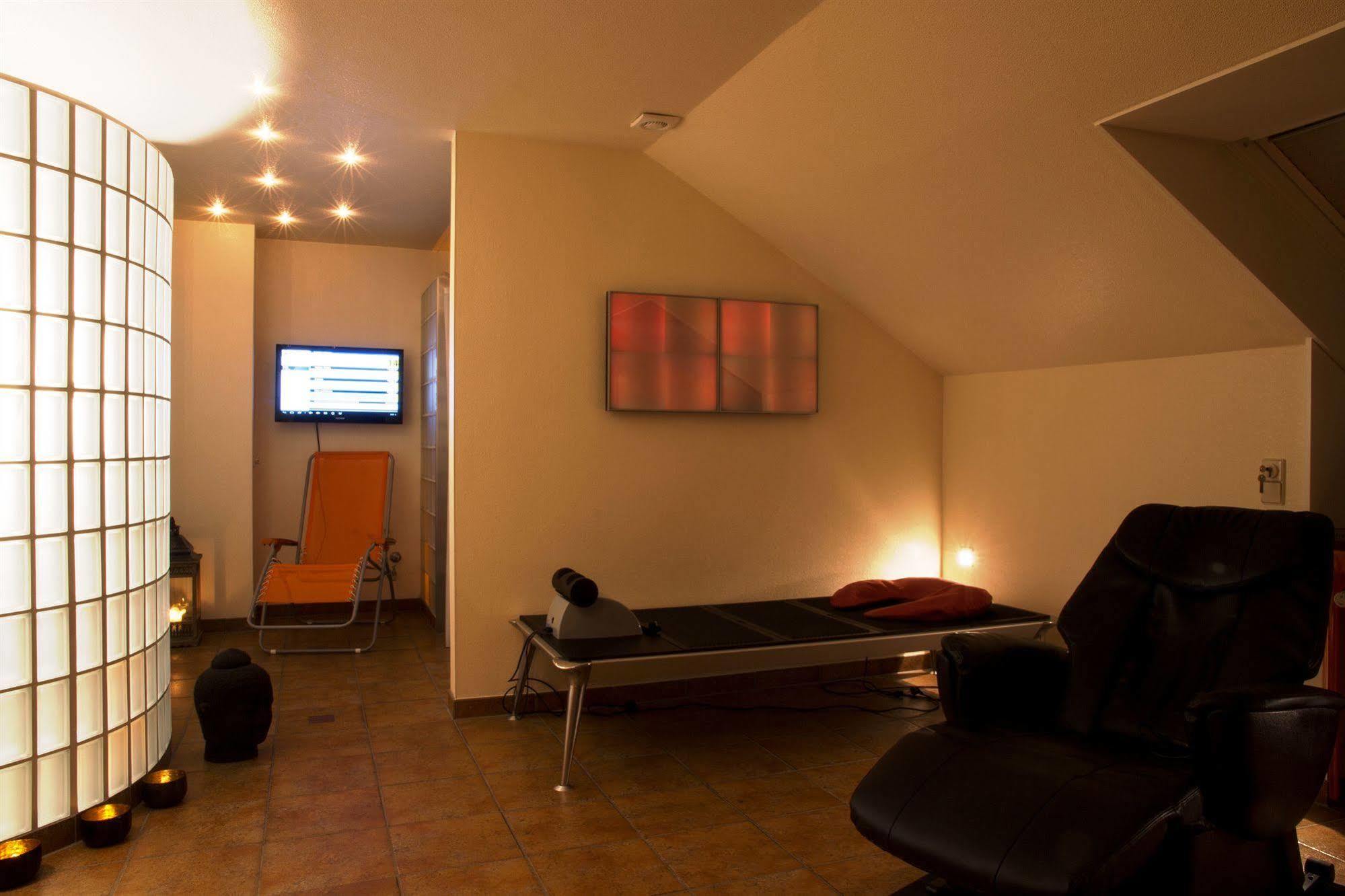 Hotel Hellers Twenty Four I -24H-Check-In- Friedrichshafen Esterno foto